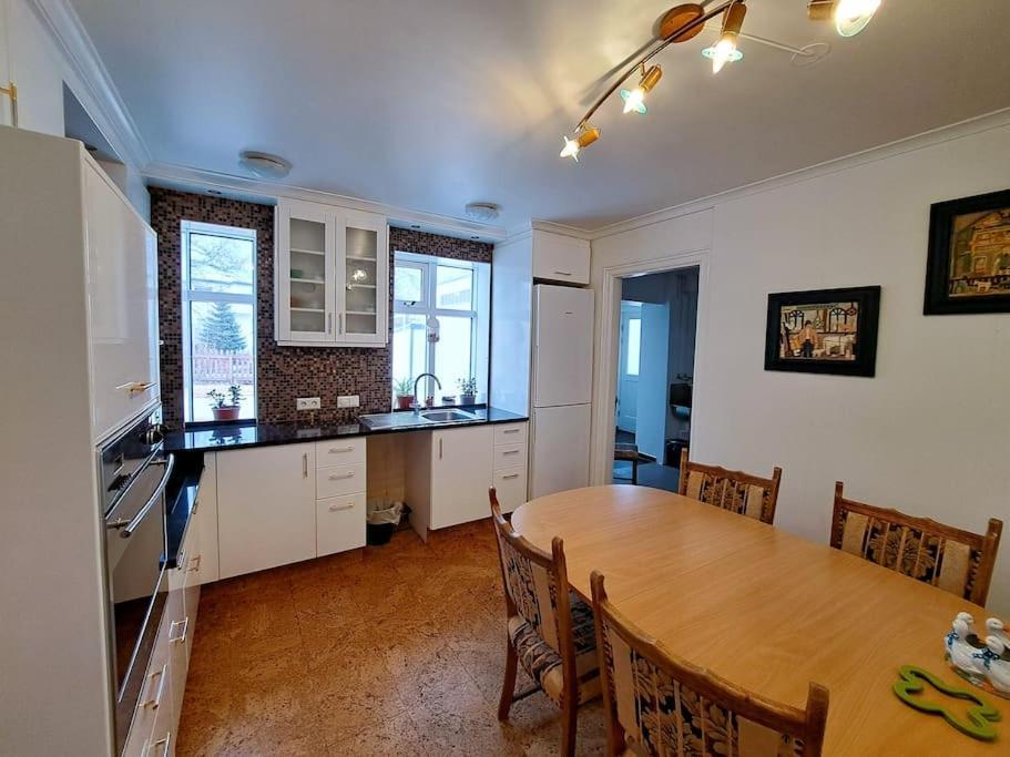 Spacious Apartment -Top Location Акурейри Екстериор снимка